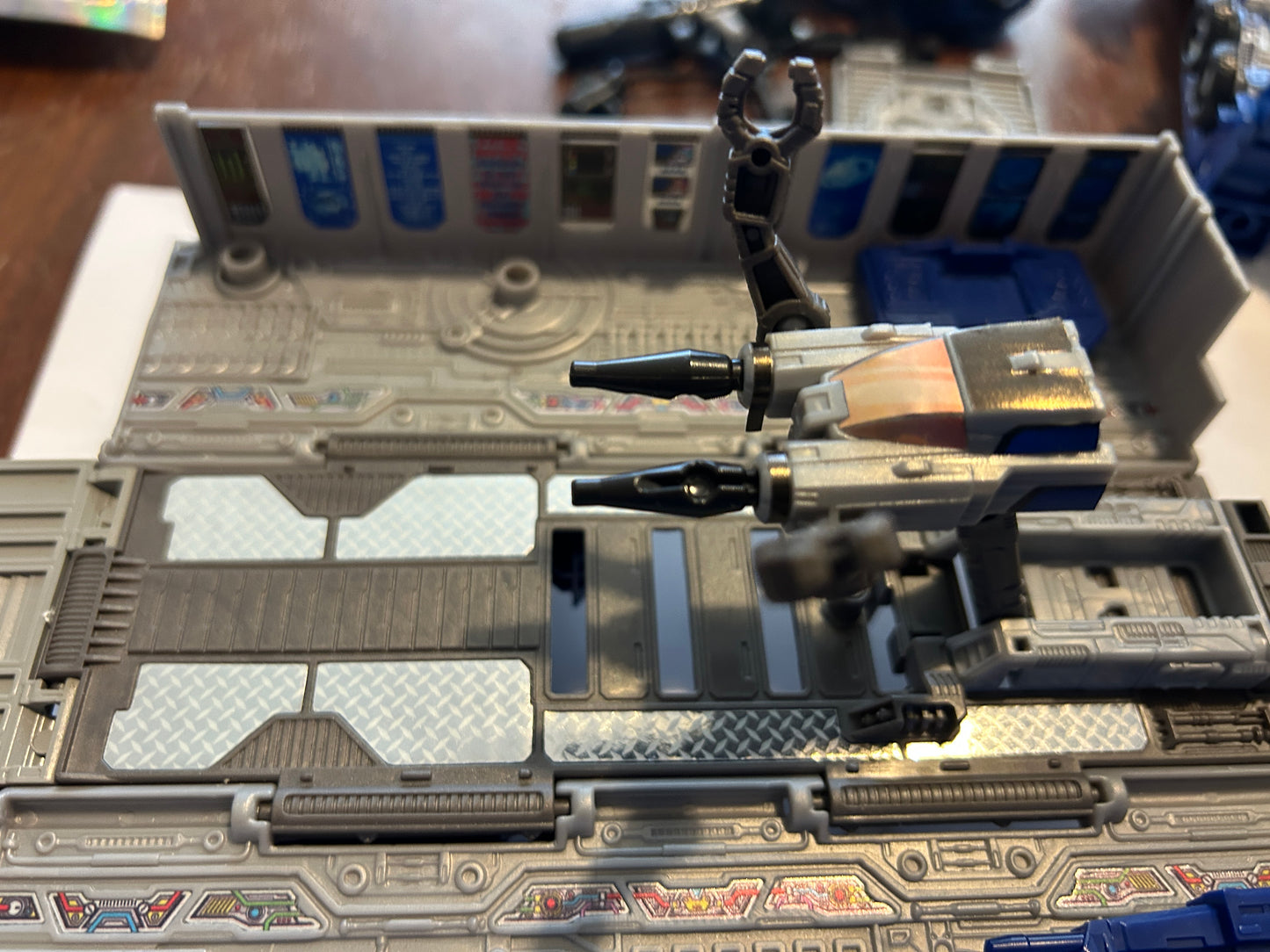 TF Earthrise Optimus Prime w/ Nonnef upgrades