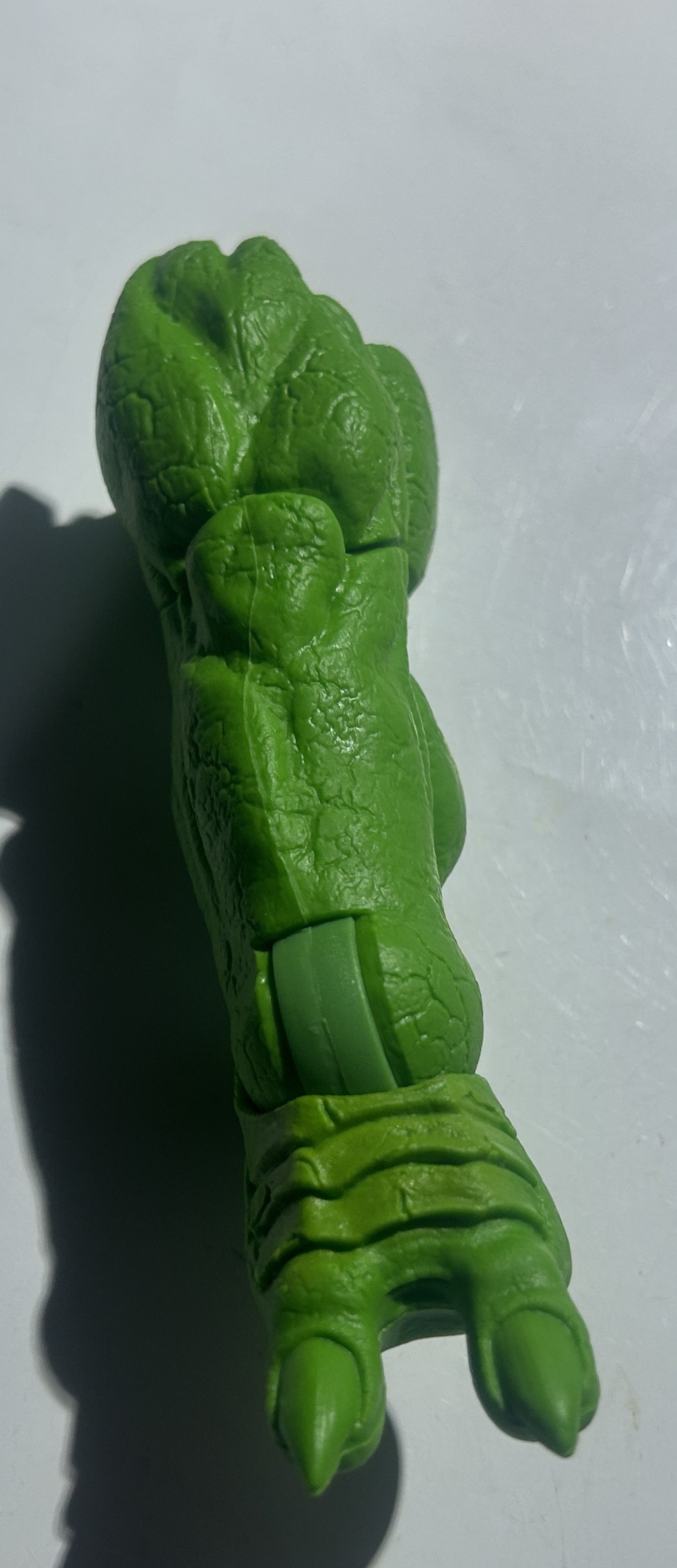Marvel Legends Ch'od right leg