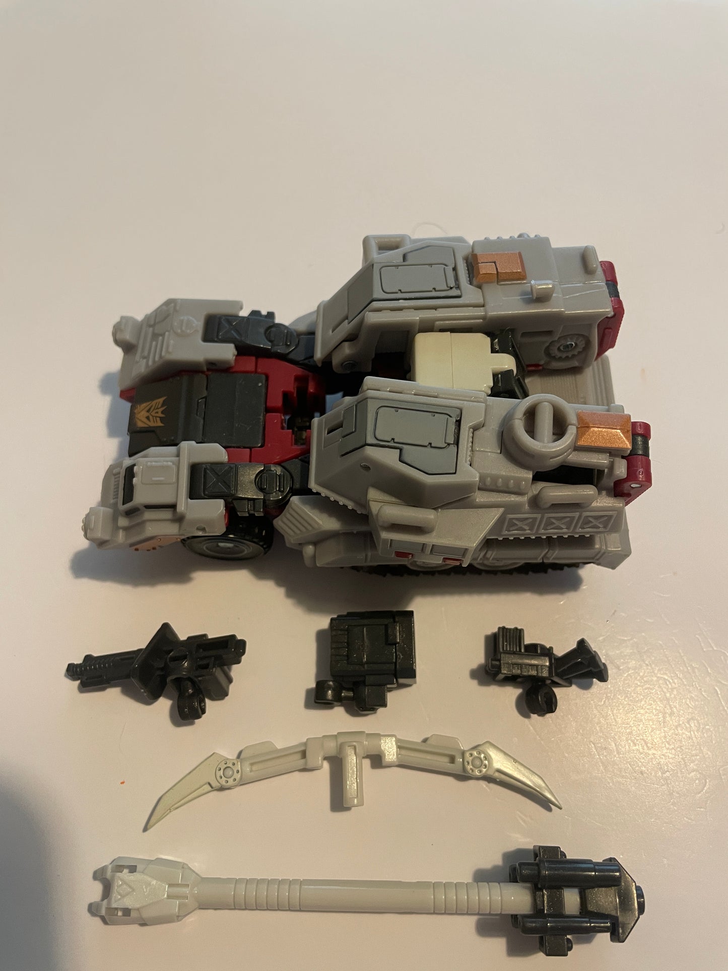 TF Generations Skullgrin dlx