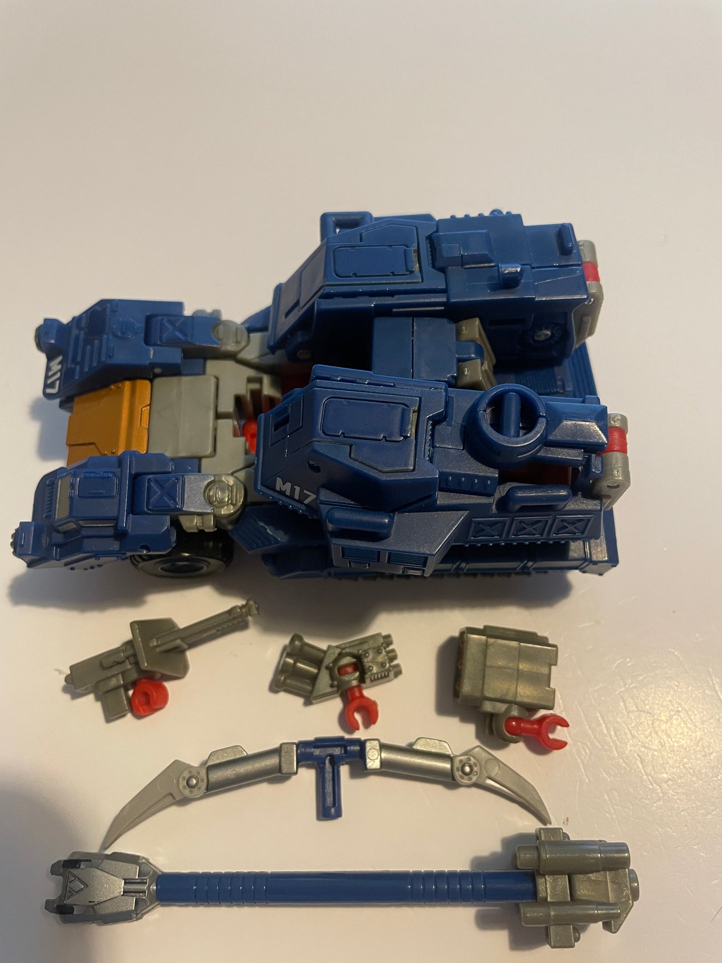 TF Generations Dark Mount dlx