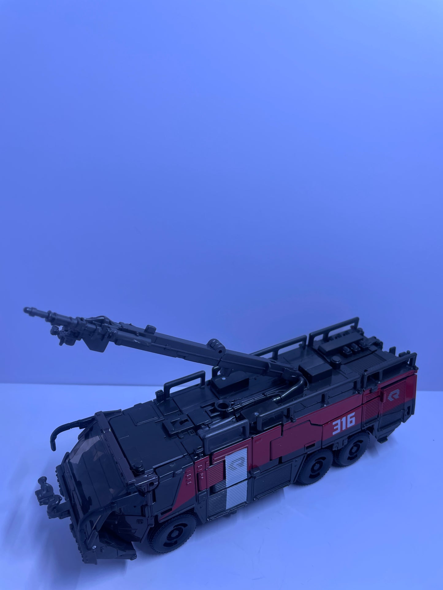 TF Studio Series DOTM Sentinel Prime #61
