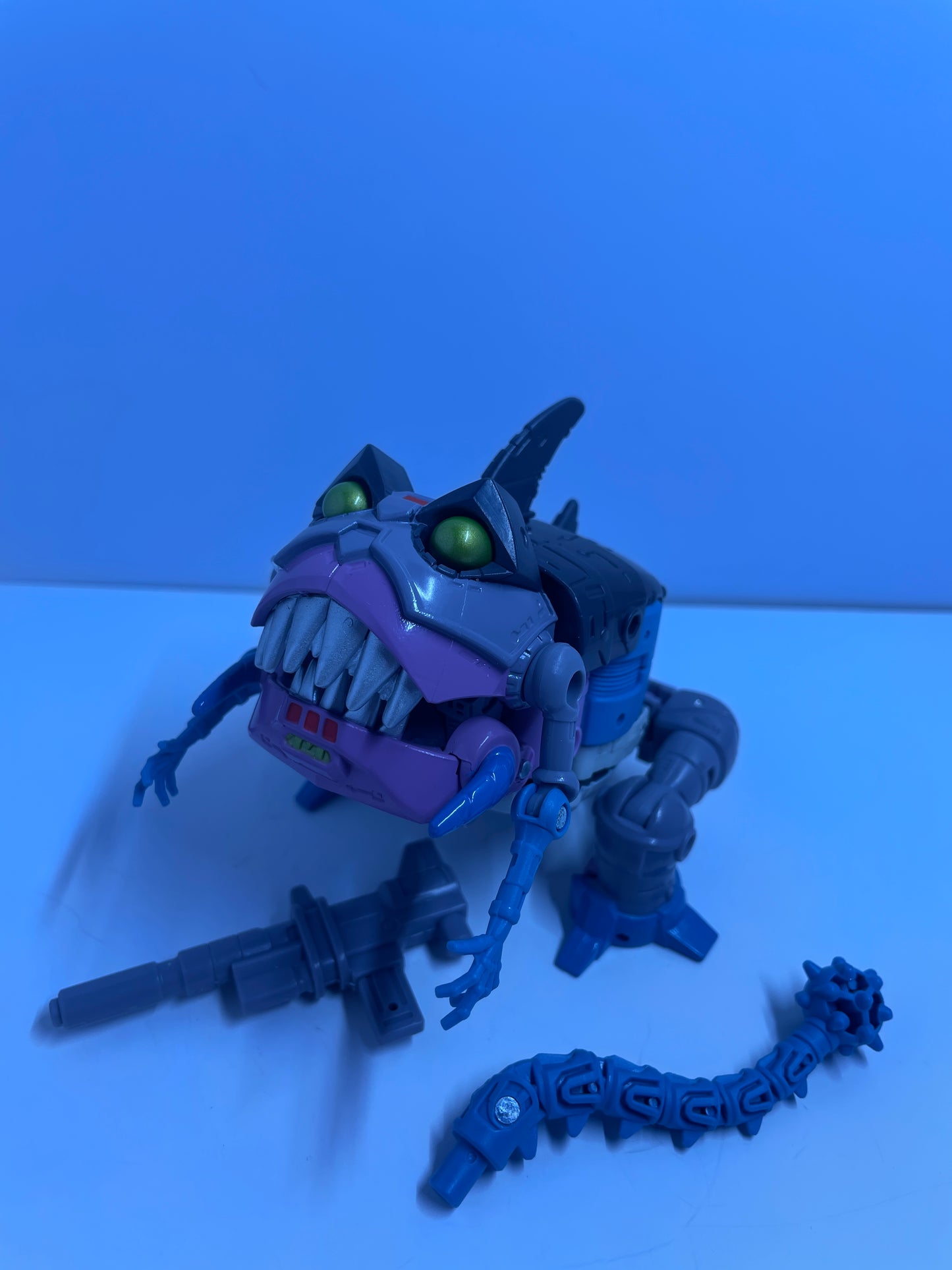 TF Studio Series G1 Sharkticon Gnaw #8608