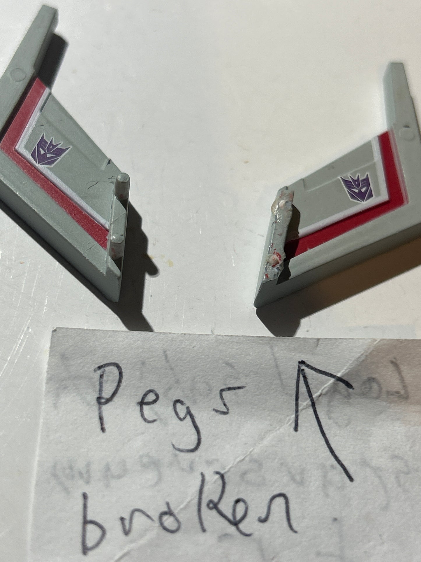 TF Loyal Subjects Starscream figure broken