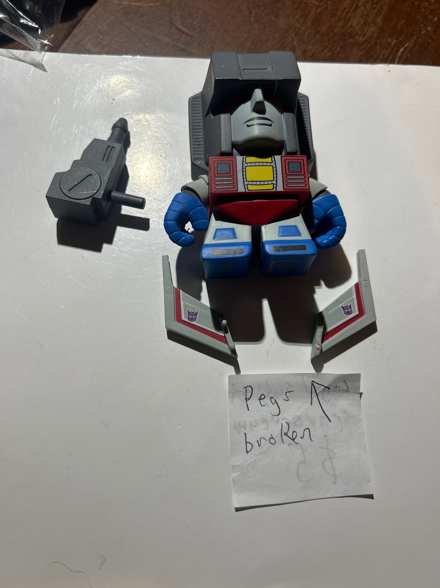 TF Loyal Subjects Starscream figure broken