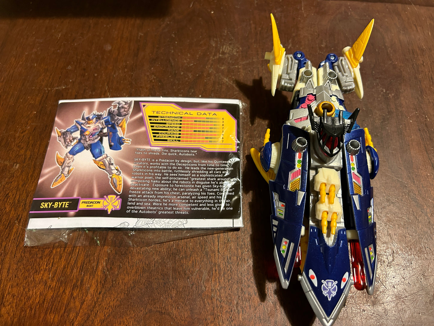 Botcon  / TFCC 2010 exclusive Sky-Byte